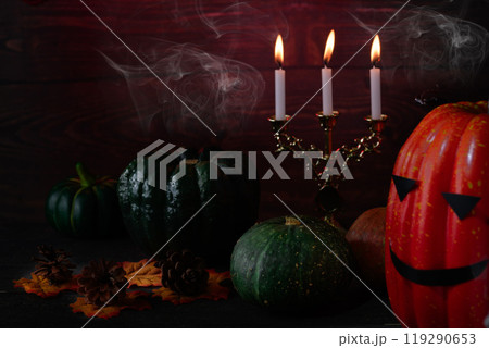 キャンドルに照らされたハロウィン イメージ 119290653