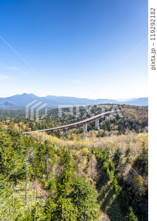 秋晴れの三国峠 松見大橋 国道273号線 北海道上士幌町 秋晴れの三国峠 松見大橋 国道273号線 北海道上士幌町 119292182