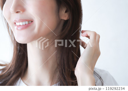 笑顔の女性　ビューティー 119292234