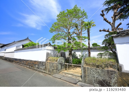 【山口県】晴天の萩の武家屋敷(菊屋横丁) 【山口県】晴天の萩の武家屋敷(菊屋横丁) 119293480