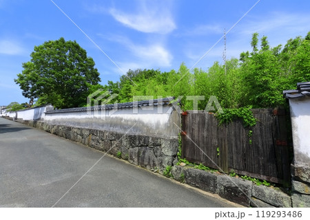【山口県】晴天の萩の武家屋敷(菊屋横丁) 【山口県】晴天の萩の武家屋敷(菊屋横丁) 119293486