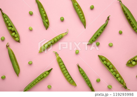 Fresh green peas on pink background. Flat lay 119293998
