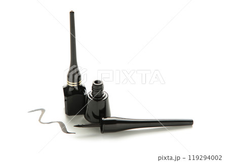 Eyeliners and stroke isolated on white background. Top view 119294002