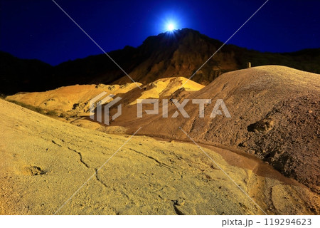 【北海道】登別地獄谷の夜景と月光 119294623