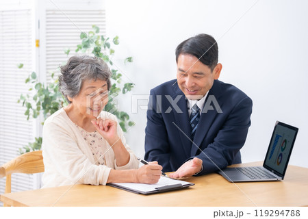 シニア女性 ライフプラン シニア女性 ライフプラン 119294788