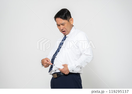 ビジネスマン 内臓脂肪 肥満 ビジネスマン 内臓脂肪 肥満 119295137