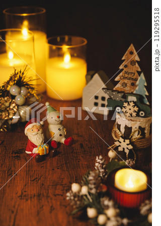 クリスマスイメージ（サンタとスノーマン） 119295518