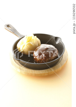 ハンバーグとじゃがバター ハンバーグとじゃがバター 119296502