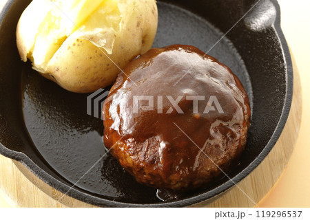 ハンバーグとじゃがバター ハンバーグとじゃがバター 119296537