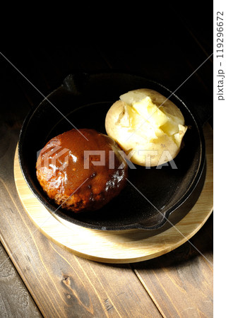 ハンバーグとじゃがバター 119296672