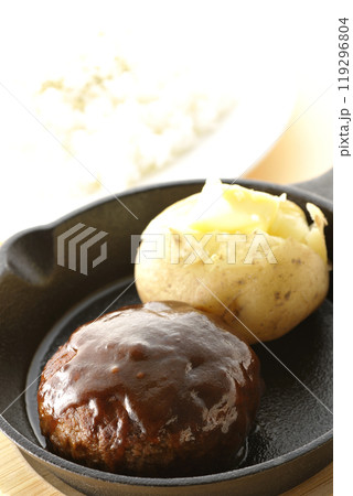 ハンバーグとじゃがバターとライスのセット 119296804