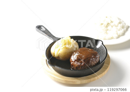 ハンバーグとじゃがバターとライスのセット 119297066