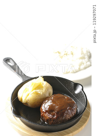 ハンバーグとじゃがバターとライスのセット 119297071