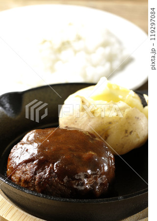ハンバーグとじゃがバターとライスのセット ハンバーグとじゃがバターとライスのセット 119297084
