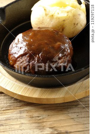 ハンバーグとじゃがバター ハンバーグとじゃがバター 119297118