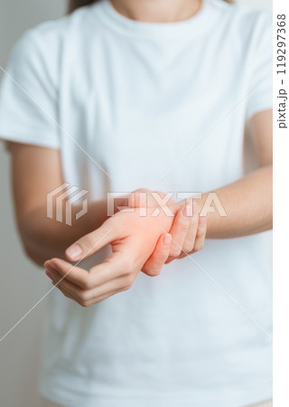 Woman having wrist pain at home, muscle ache due to De Quervain s tenosynovitis, ergonomic, Carpal Tunnel Syndrome or Office syndrome and Parkinson disease concept Woman having wrist pain at home, muscle ache due to De Quervain s tenosynovitis, ergonomic, Carpal Tunnel Syndrome or Office syndrome and Parkinson disease concept 119297368