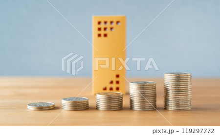 並んだ硬貨と不動産　逓増　資産　投資　税金　相続　ビル　マンション　不動産価格 119297772