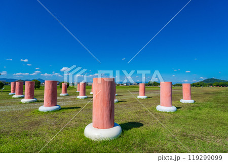 奈良県橿原市 史跡藤原宮跡 朝堂院南門の復元列柱 奈良県橿原市 史跡藤原宮跡 朝堂院南門の復元列柱 119299099