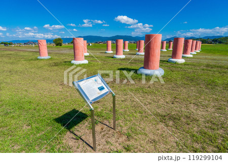 奈良県橿原市 史跡藤原宮跡 朝堂院南門の復元列柱 奈良県橿原市 史跡藤原宮跡 朝堂院南門の復元列柱 119299104