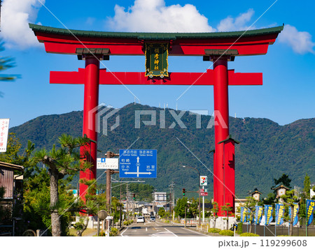 新潟・彌彦神社の大鳥居 新潟・彌彦神社の大鳥居 119299608
