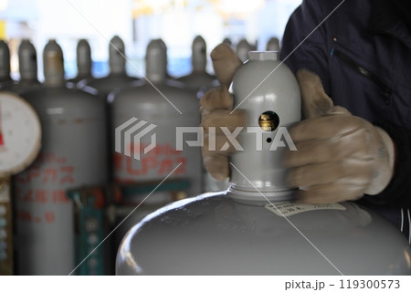 ガスボンベのバルブ 119300573
