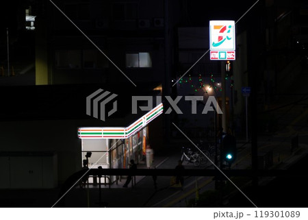 夜のセブンイレブン 119301089
