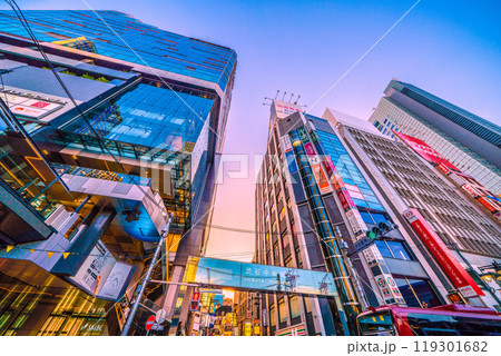 日本の東京都市景観 10月・渋谷駅南口。渋谷中央街や映り込むクレーン、渋谷フクラスなどを望む=14日 日本の東京都市景観 10月・渋谷駅南口。渋谷中央街や映り込むクレーン、渋谷フクラスなどを望む=14日 119301682