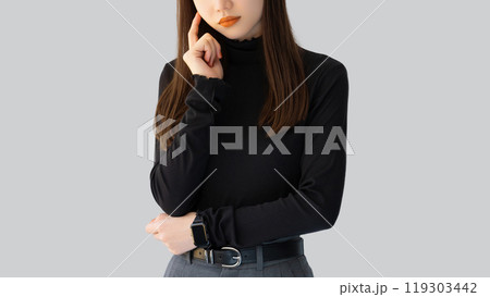 考えごとをする若い女性・ビジネスウーマン 考えごとをする若い女性・ビジネスウーマン 119303442