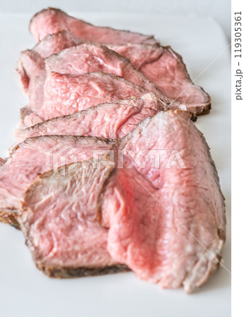 Sliced roast beef Sliced roast beef 119305361