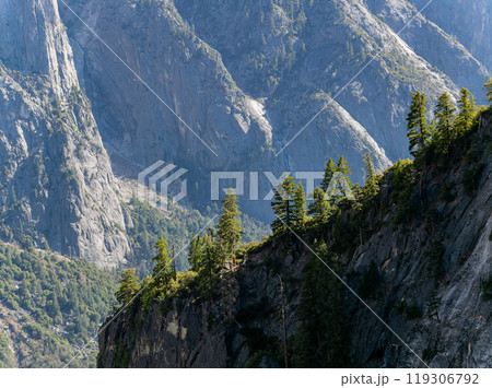 Sunny high angle view of the landscape at Yosemite National Park 119306792
