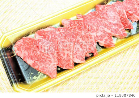 精肉容器に入った焼肉用カイノミ 119307840