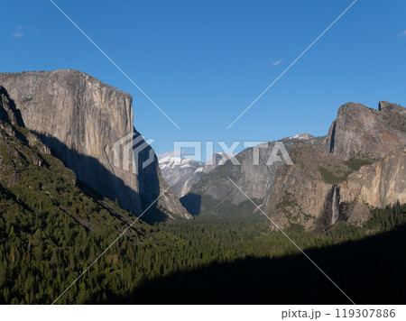 Sunny view of the valley view landscape at Yosemite National Park 119307886