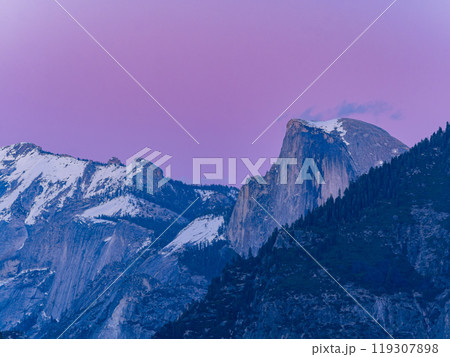 Sunset view of the beautiful half dome at Yosemite National Park 119307898