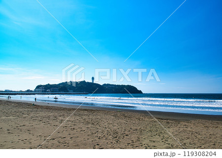 片瀬西浜鵠沼海水浴場から江ノ島の風景 片瀬西浜鵠沼海水浴場から江ノ島の風景 119308204