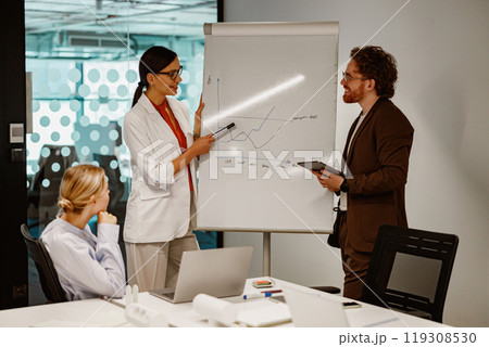 Effective Team Collaboration during Business Meetings Featuring Engaging Presentations Effective Team Collaboration during Business Meetings Featuring Engaging Presentations 119308530