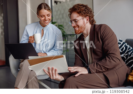A collaborative meeting with coffee, technology, and creativity for innovation and discussion 119308542