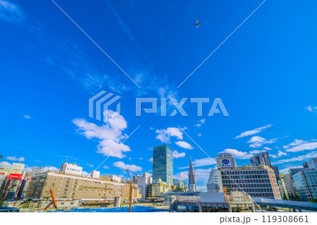 日本の東京都市景観 航空機や新宿駅前、西口再開発などを望む。連続写真A…＝令和6年10月7日 119308661