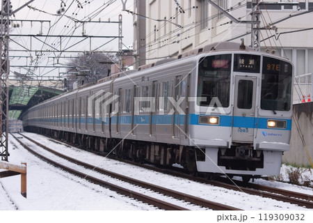 一面の雪景色に包まれた多摩地区を駆け抜ける1000形電車_2010/2/2撮影 119309032