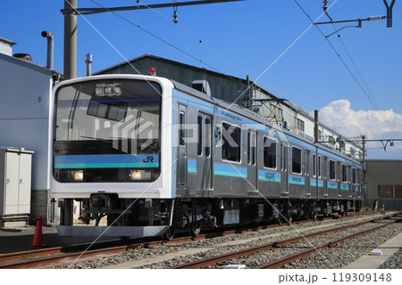 引退後も長野総合車両センターで活躍する元209系電車の教習車_2024/10/12撮影 119309148