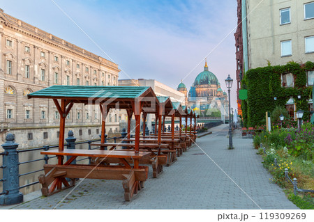 Nikolaiviertel in Mitte on the East Bank of the Spree at dawn, Berlin, Germany 119309269
