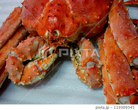 宅配便で届いた冷凍タラバガニ（茹でガニ） 119309345