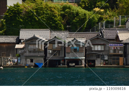 伊根の舟屋（京都府与謝郡伊根町） 119309816