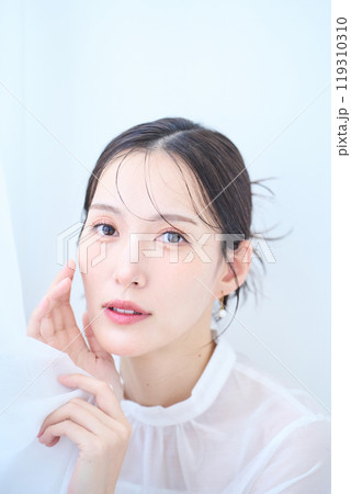 白いイメージの女性 白いイメージの女性 119310310