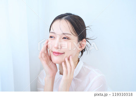 白いイメージの女性 白いイメージの女性 119310318
