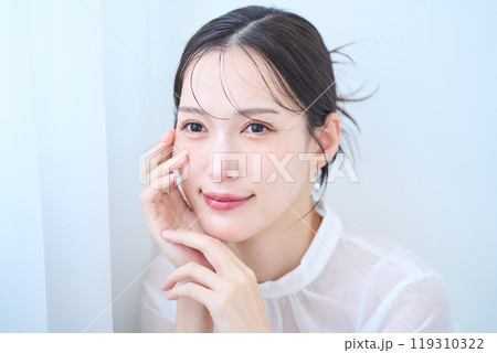 白いイメージの女性 白いイメージの女性 119310322