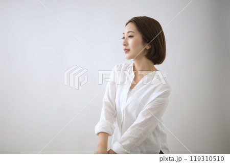 20代女性のビューティー 119310510