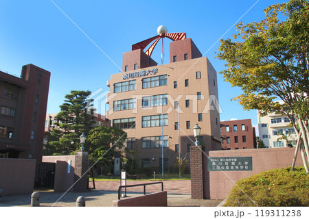 湊川短期大学三田松聖高等学校 湊川短期大学三田松聖高等学校 119311238