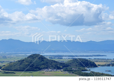 滋賀県　近江八幡の琵琶湖岸の風景 119311747