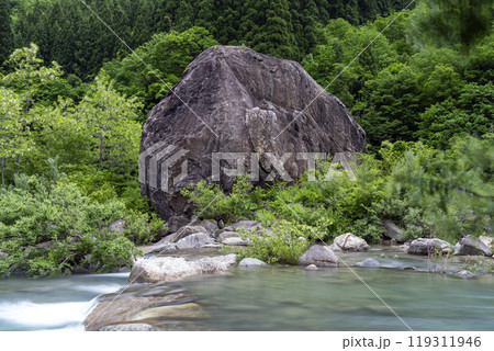 白山手取川ジオパーク　百万貫の岩 119311946