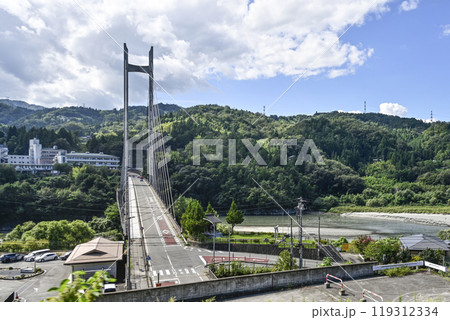 走行中の車窓から見る南宮大橋(長野県) 走行中の車窓から見る南宮大橋(長野県) 119312334